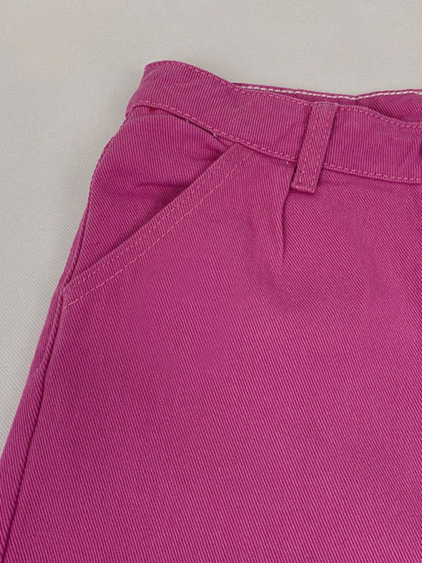 Pantalones holgados de moda que combinan con todo y lucen vaqueros de cintura alta y pierna ancha. 